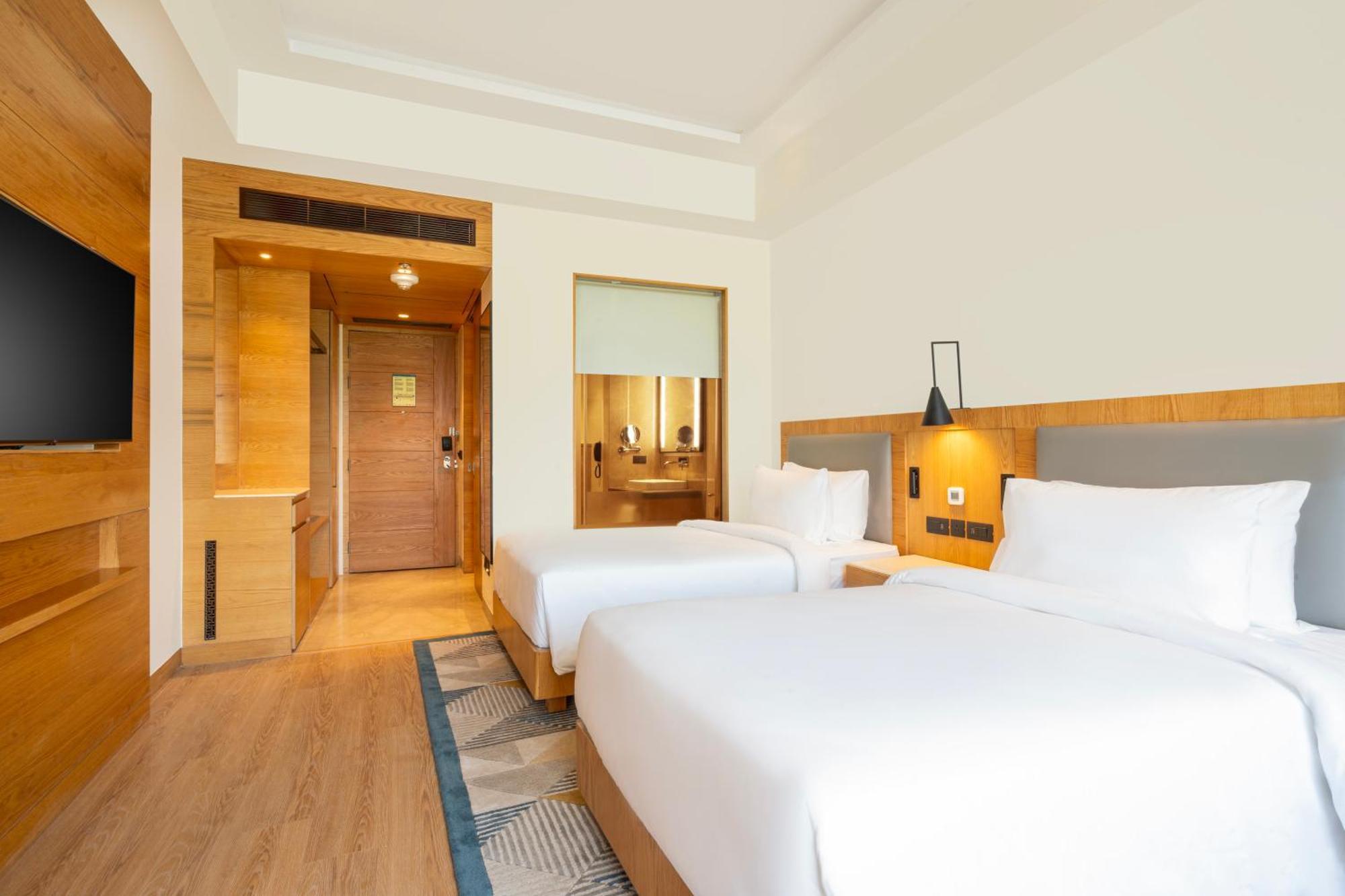 Radisson Hotel Vrindavan Vrindāvan Exterior foto