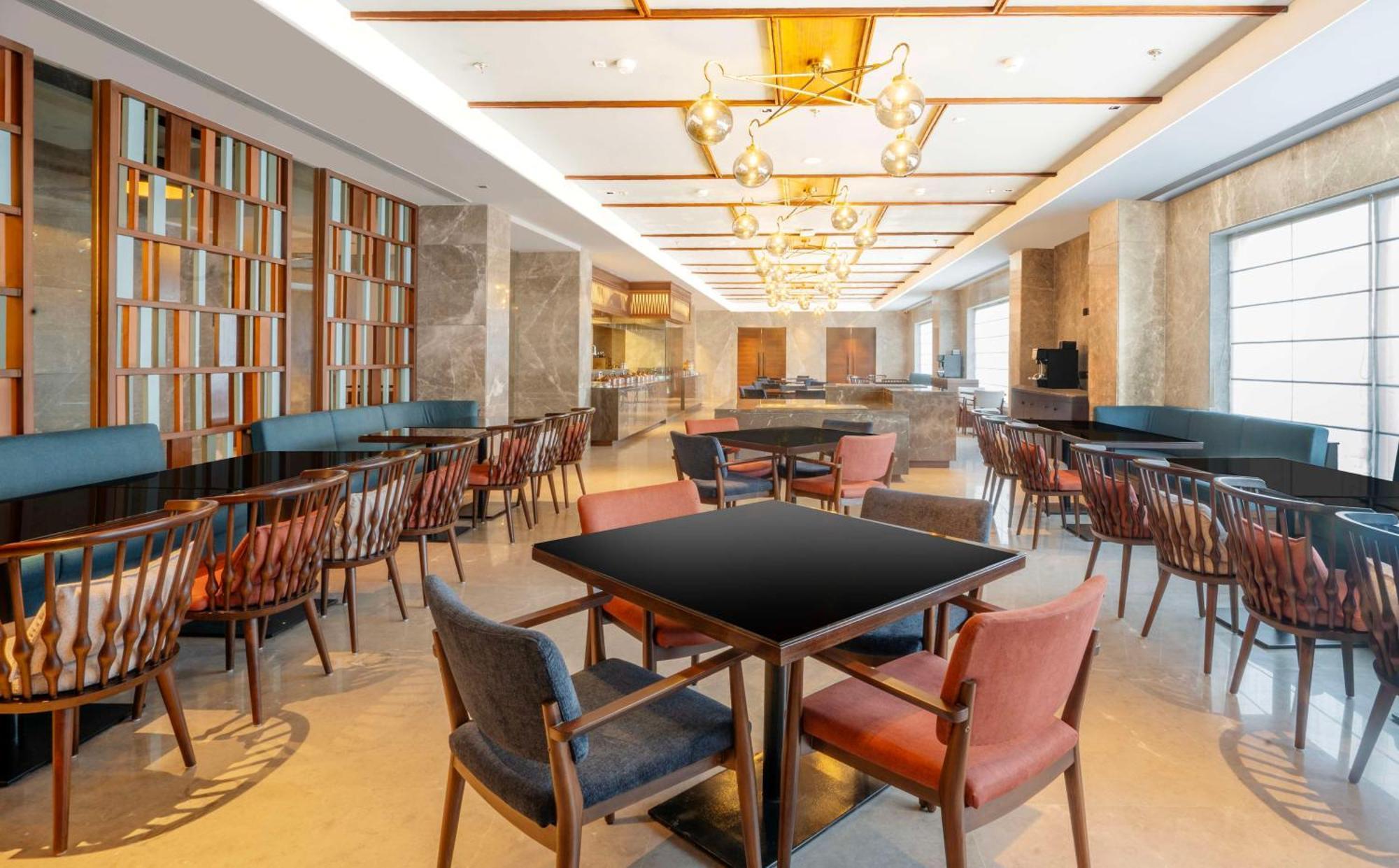 Radisson Hotel Vrindavan Vrindāvan Exterior foto